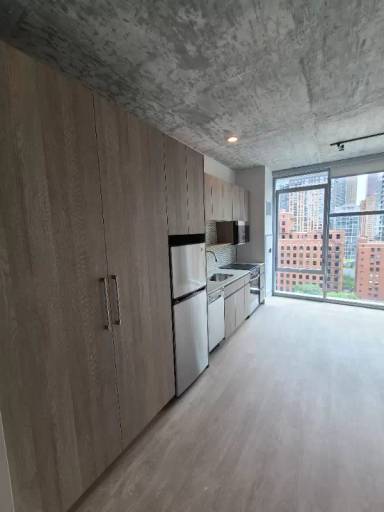 Main picture of 216 W Chicago Ave