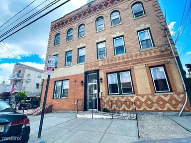 Main picture of 16 Wright Ave