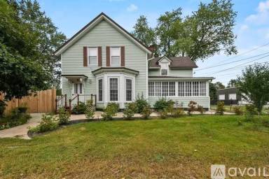 Main picture of 44 Whitney St