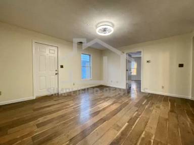 Main picture of 18 W Bowers St