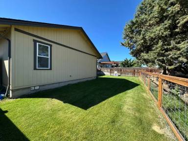 Main picture of 63853 Hunters Cir