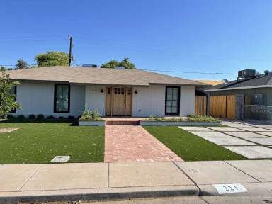 Main picture of 114 E Bruce Ave