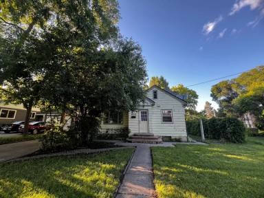 Main picture of 826 10th Ave S