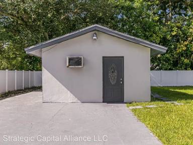 Main picture of 130 NW 165th St