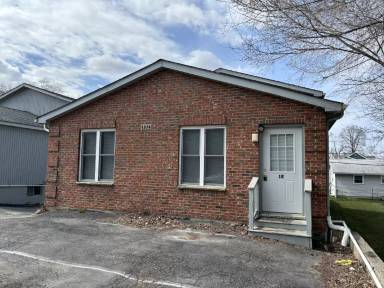 Main picture of 930 N Cedar Lake Rd