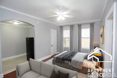 Main picture of N Greenview Ave