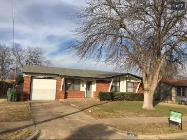 Main picture of 213 Lake Dr