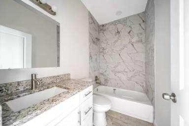 Main picture of 1570 W 26th Ct