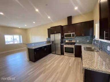 Main picture of 2252 Dunlop St