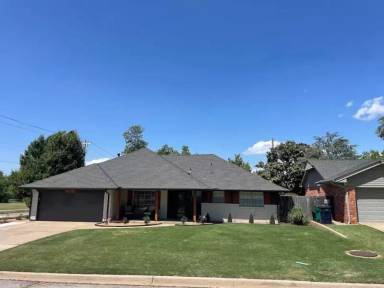 Main picture of 3645 NW 70th St