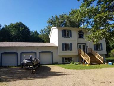 Main picture of 4550 Long Lake Dr