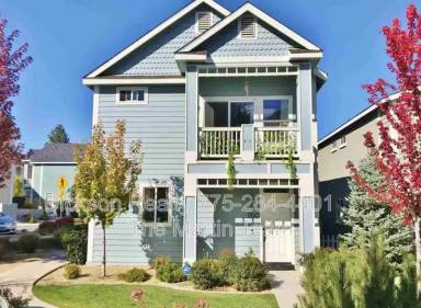 Main picture of 215 Brenham Ave