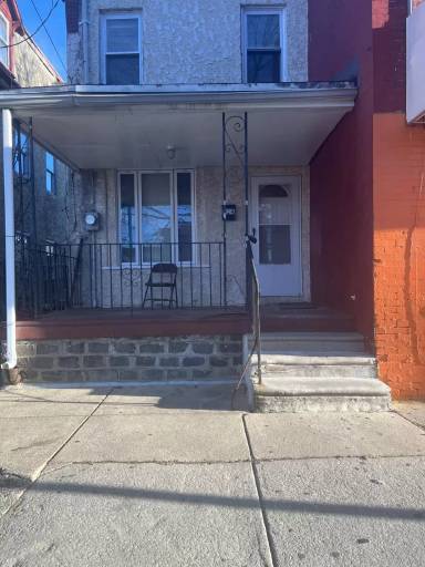 Main picture of 954 E Woodlawn Ave