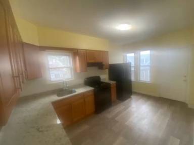 Main picture of 71 School St