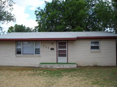 Main picture of 719 W 16th St