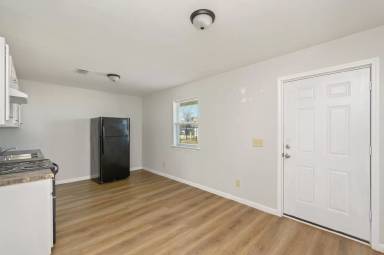 Main picture of 2234 E 17th St