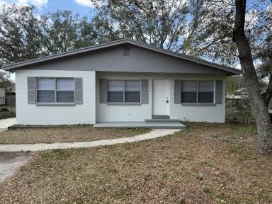 Main picture of 10410 N Oklawaha Ave