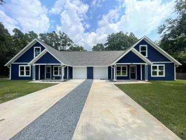 Main picture of 451 Amos St