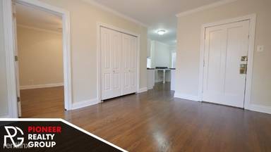 Main picture of 3839-45 N Greenview Ave