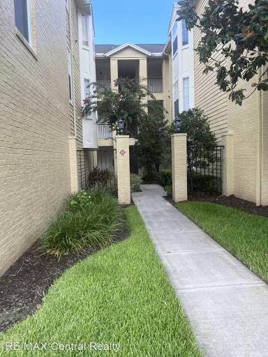 Main picture of 404 Summit Ridge Pl