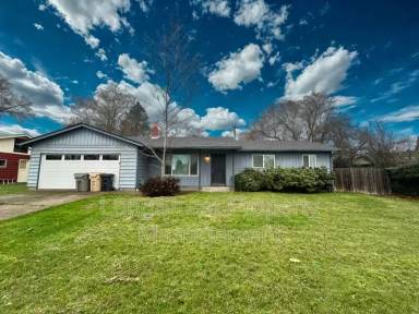 Main picture of 1930 NW Kings Blvd