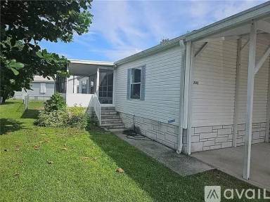 Main picture of 702 Lark Dr