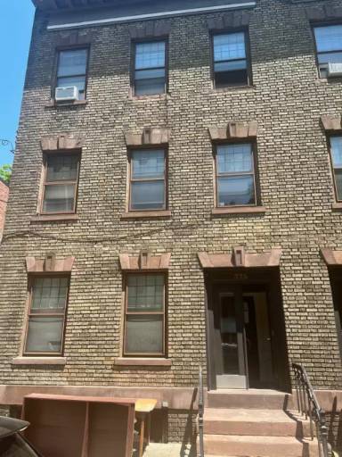 Main picture of 371 Hudson Ave