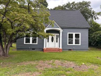 Main picture of 139 E David Parnell St