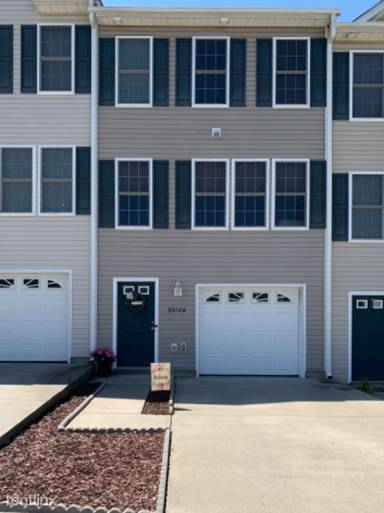 Main picture of 35103 Saba Pl