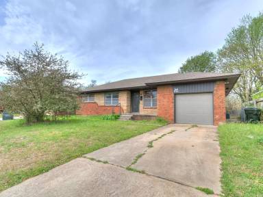 Main picture of 721 E Bouse Dr