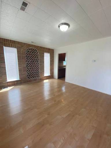 Main picture of 694 Custis St