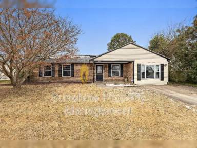 Main picture of 3017 Camelot Blvd