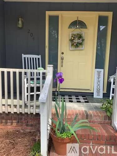 Main picture of 204 Irongate Dr