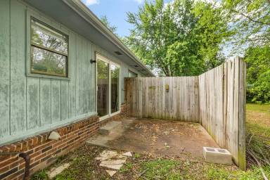 Main picture of 1000 Convair St