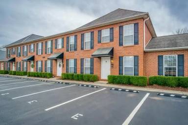 Main picture of 650 N Dixie Ave