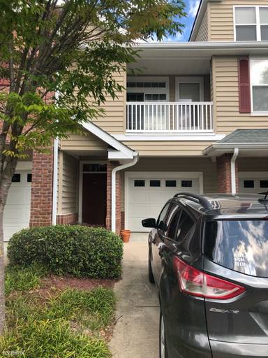 Main picture of 718 River Rock Way