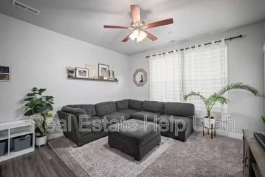 Main picture of 952 W Big Ben Ln