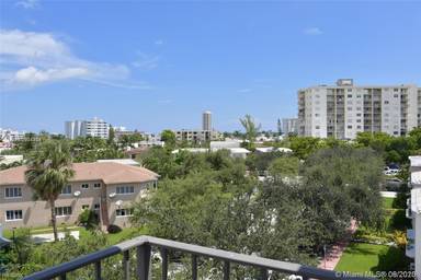 Main picture of 990 Biarritz Dr