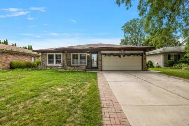 Main picture of 35715 Maureen Dr