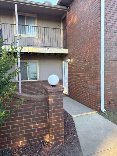 Main picture of 616 S Mount Carmel Ave