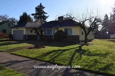Main picture of 5710 SE Woodstock Blvd