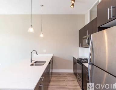 Main picture of 933 W Belle Plaine Ave