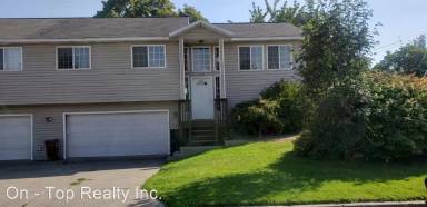 Main picture of 912 E Jackson Ave