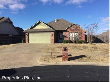 Main picture of 9805 E 108th Ct N