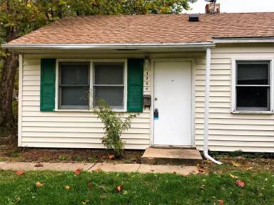 Main picture of 1308 1/2 E Michigan Ave