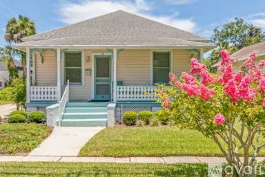 Main picture of 32 Grove Ave