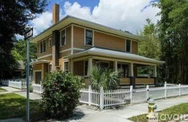 Main picture of 557 7th Ave N