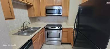 Main picture of 402 Shadow Oaks Dr