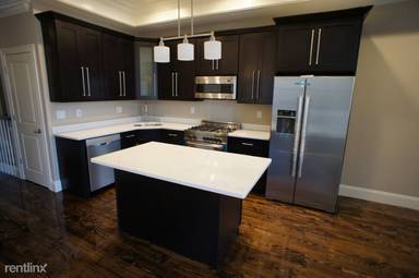 Main picture of 236 W 5th St