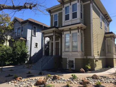 Main picture of 2100 Alameda Ave